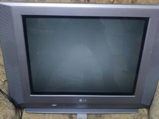 LG в отличном состоянии с пультом 250 р SAMSUNG с пультом 200 рублей