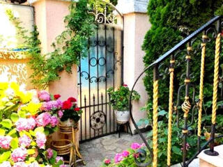 Продам 2 дома на одном участке в Приморском районе/Парк Шевченко