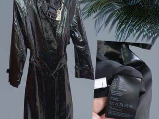 Стильный экстравагантный плащ пальто лаковый