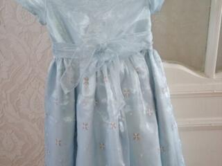 Продаю детские платья. Цена 50 рублей.
