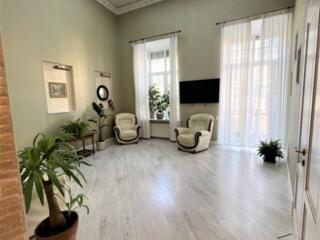 Продам квартиру на Европейской площади с видом на бульвар и море