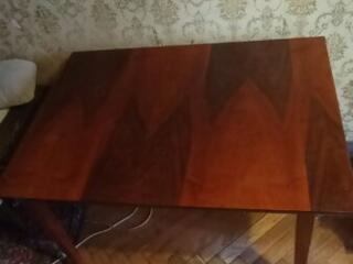 Обеденный стол