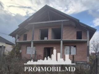 ​ Vă propunem spre vânzare această casă cu 2 nivele în or. Sângera, ..