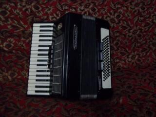 Продам немецкий аккордеон Welitmeister-Stella на 80 басов, имеет и кейс