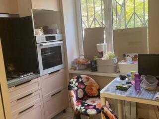 Продается двухкомнатная квартира, расположенная на первом уютном ...