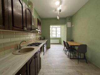 Квартира в кирпичном доме . В районе Южного рынка.