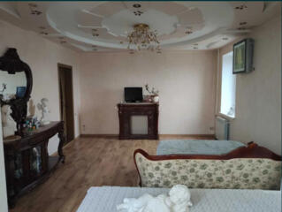 Продам 4-комнатную квартиру с евроремонтом на пос.Котовского