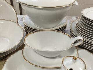 Продам столовый сервиз, белый на 6 персон. ГДР.