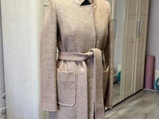 Продам пальто б/у, без следов носки, 40 размер