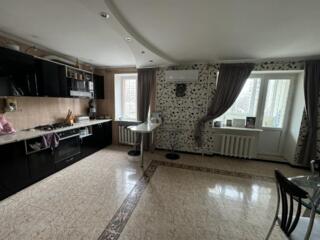 Четырехкомнатная квартира на Таирова ул. Левитана