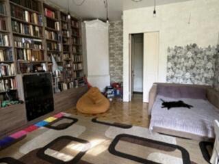 Продам три комнаты в коммунальной квартире на ул. Новосельского.