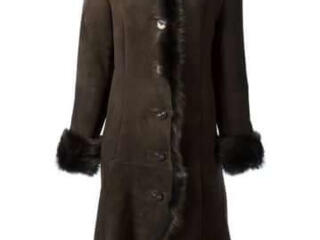 Дублёнка, из натуральной замши, с натуральным мехом.