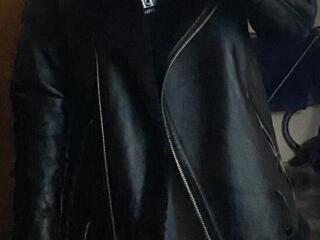 Продам верхнюю одежду недорого