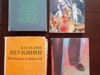 Книги по 3- 5 -10... руб за книгу. Календарь1977г. Словари. Торг.