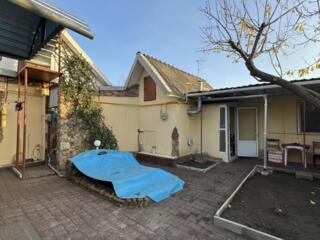 Продается большой ДОМ в потовой локации. р-н Красные Казармы. Торг.