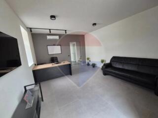 Clădire comercială cu 2 etaje Centru, Mun. Chișinău