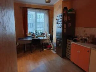 Продам 1 комнатную квартиру в центре, рядом Привоз.