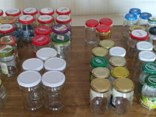 Банки (баночки маленькие, стеклянные бутылки от сока)