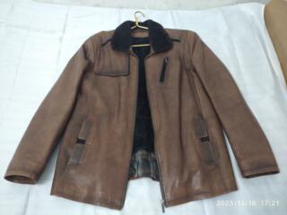 Продам мужскую кожаную куртку на съёмной цигейке в отличном состоянии.