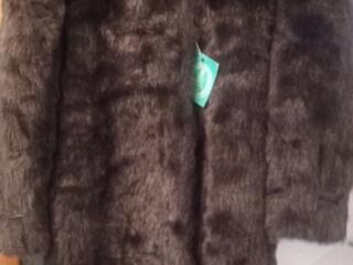 Новая женская шуба искусственный мех 46/48р-р., капюшоном.