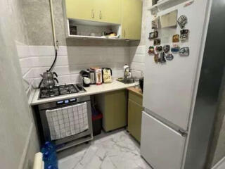 Продаётся однокомнатная квартира. Дарницкий район, шоссе Харьковское, 