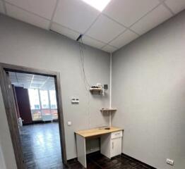 Оренда торгового нежитлового приміщення на першому поверсі в ...