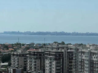 Продам 2-х комн. квартиру с видом на море.
