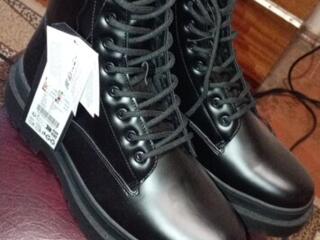 Продам ботинки 44р Новые тёплые