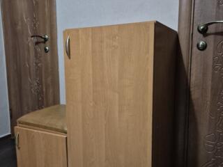 Продам вместительную обувницу.