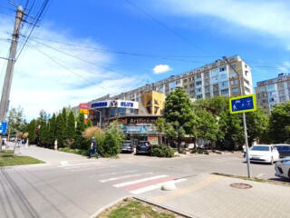 Spre chirie spațiu comercial/oficiu, prima linie cu intrare ...