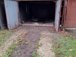 Продам металлический гараж в Бельцах, на 6 квартале 4700 евро.