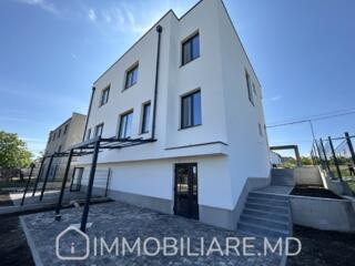 Duplex cu 2 niveluri, or. Ialoveni Vă propunem spre vânzare duplex cu 