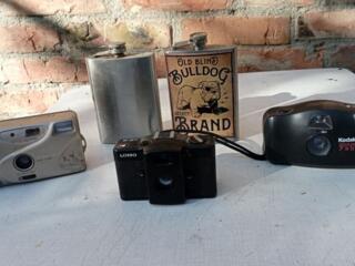 Фляги и плёночные фотоаппараты