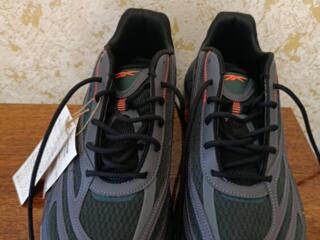 Продам кроссовки разные.