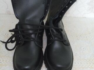 Продам ботинки с высоким берцем
