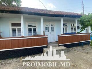 Vă propunem spre vânzare 2 case în Strășeni, sat. Sireți, cu ...