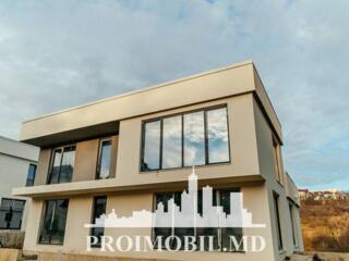 Vă propunem spre vânzare această casă în 2 nivele, amplasată în sect. 