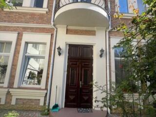 Oficiu cu 2 niveluri, sect. Centru Vă propunem spre chirie oficiu ...