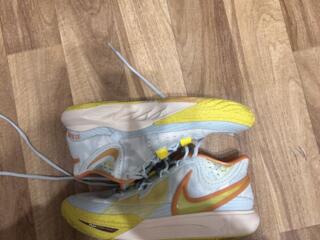 Продам кроссовки