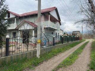 De Vinzare Vila spatioasa Linga Padure si apropae de Nistru.