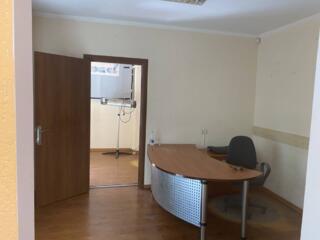 В продаже офисное помещение, расположенное на 1 этаже, 9-этажного ...