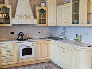 Продам 4-ком. квартиру в переулке Дунаева, Французский бульвар