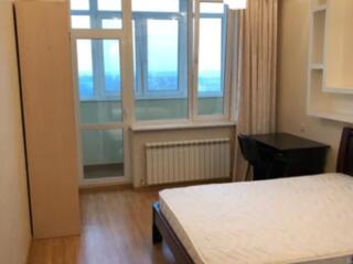 Трехкомнатная квартира в центре города, улица Пишоновская