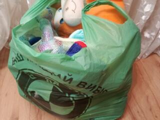 Большой пакет игрушек и немного детских вещей (2-3 года)