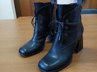 Ботинки на каблуках