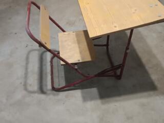 Детская парта. регулирования по высоте