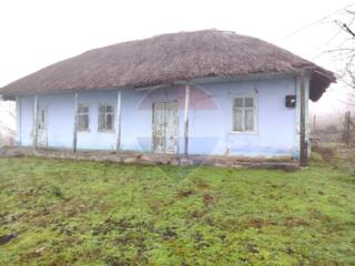 Casă bătrânească cu 3 camere de vânzare în satul Hîrbovăț, r. Anenii N