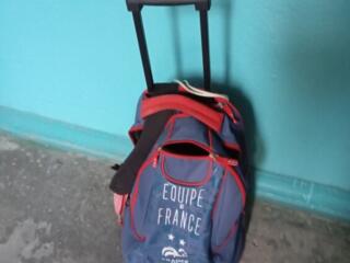 Продаю сумку на колесиках б/у дёшево