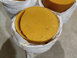 Spre vînzare ceară de albini. Продам воск.