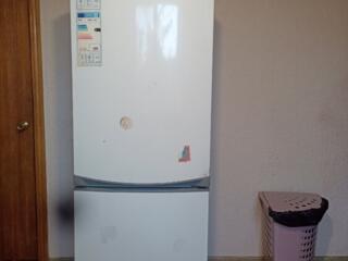 Продам двухкамерный холодильник